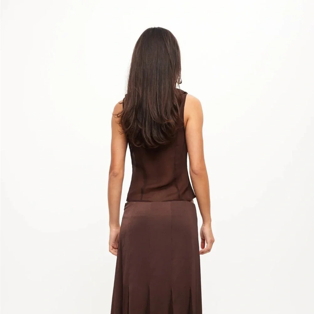 Lioness ROSE RUFFLE TOP | CHOCOLATE C17 - Picture 5 of 8